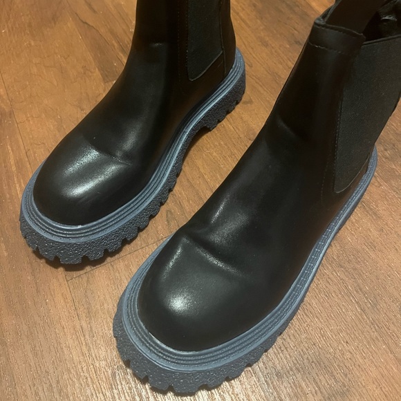 Boots - Picture 2 of 4